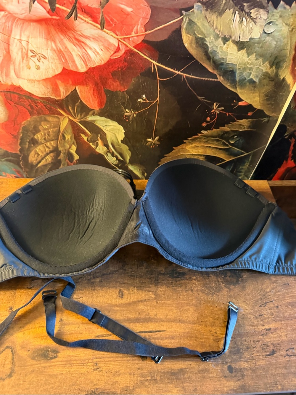 36D SKIMS ULTIMATE STRAPLESS PUSH-UP BRA - Picture 2 of 10